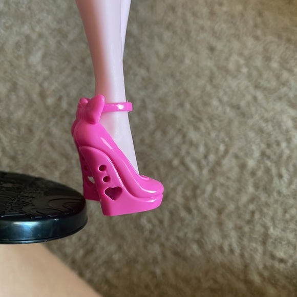 MONESTER HIGH DOLL! Draculaura Day to Night Ghoul School Doll! - Picture 4 of 4